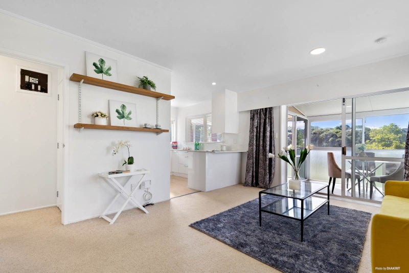 2/42 Girrahween Drive, Totara Vale, Auckland - Carousel 2