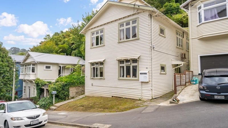 39 Adams Terrace, Aro Valley, Wellington - Carousel 1