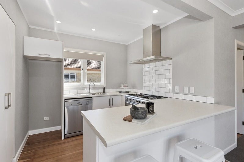 110 Cook Street, Hamilton East, Hamilton - Carousel 2