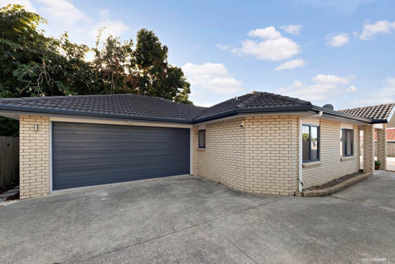 4A Kaponga Crescent, New Lynn, Auckland - Carousel 1