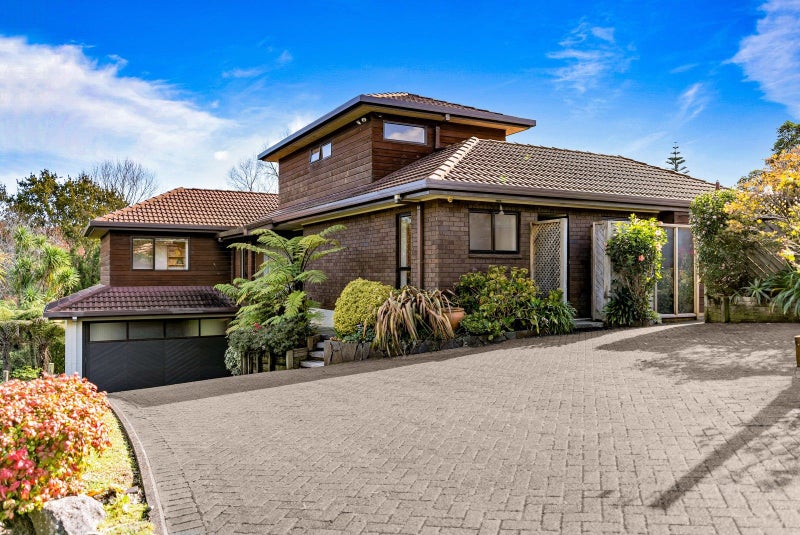 24 Bert Wilson Place, Cockle Bay, Auckland - Carousel 1