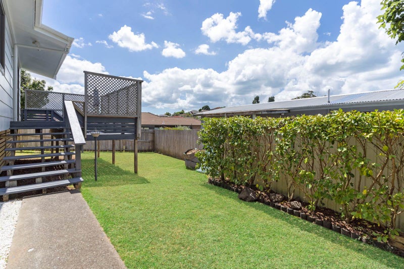 1/62 Glennandrew Drive, Half Moon Bay, Auckland - Carousel 1