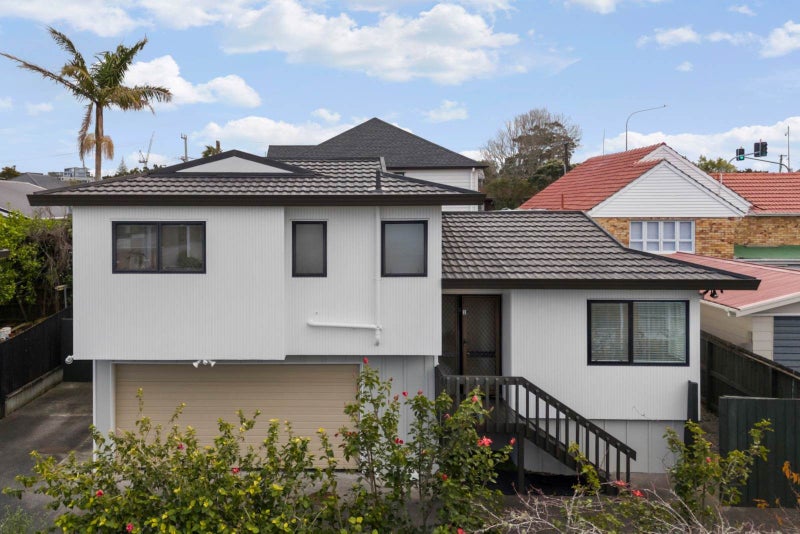 2/170 Onewa Road, Northcote, Auckland - Carousel 1