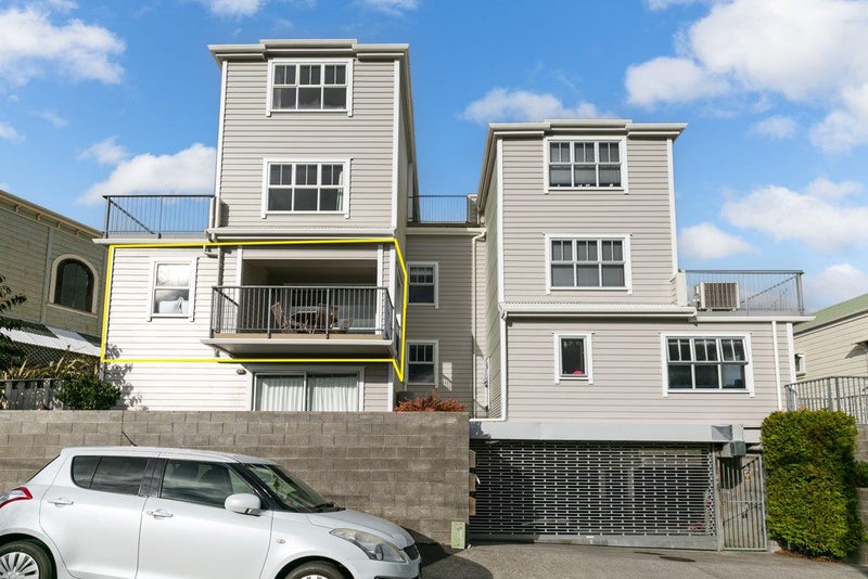 8F Finlay Terrace, Mount Cook, Wellington - Carousel 12