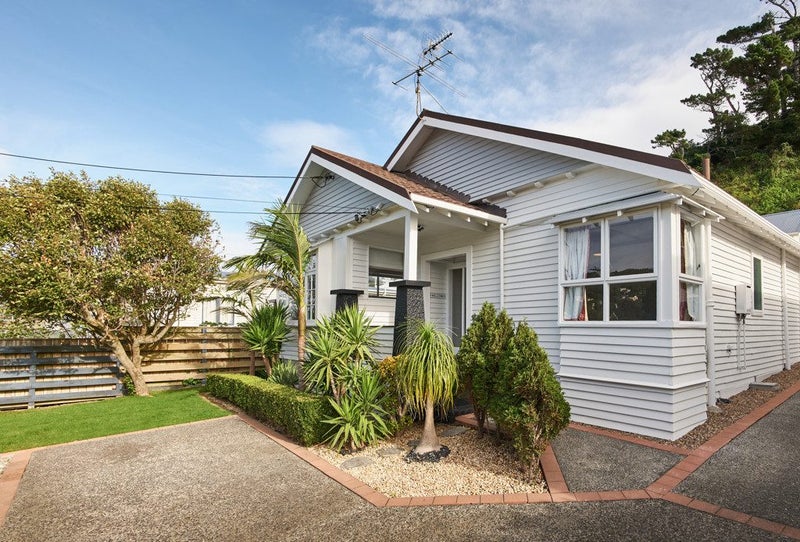40 Derwent Street, Island Bay, Wellington - Carousel 1
