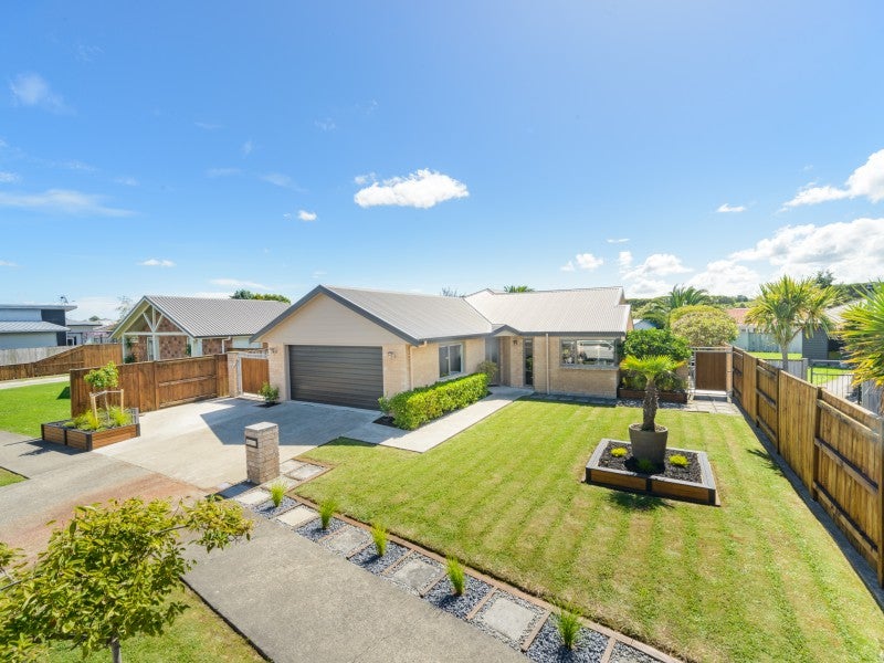 7 Walnut Grove, Kelvin Grove, Palmerston North - Carousel 1