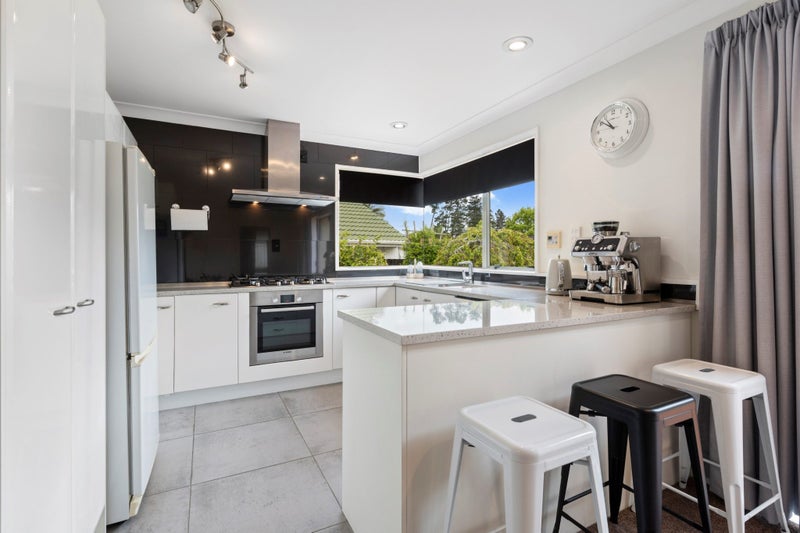 9 Solana Court, Botany Downs, Auckland - Carousel 2