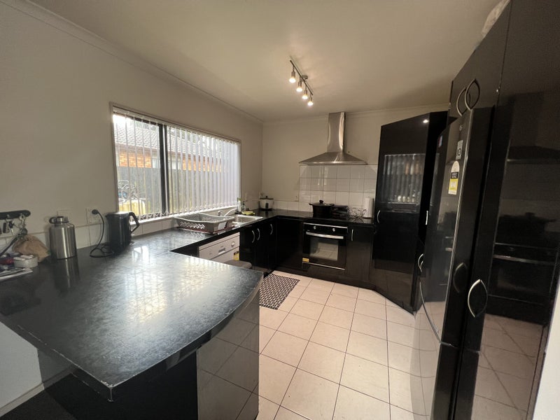 10 Carn Place, Weymouth, Auckland - Carousel 2