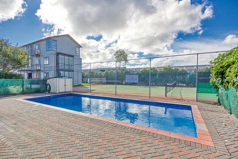 4F/10 Crown Lynn Place, New Lynn, Auckland - Carousel 2