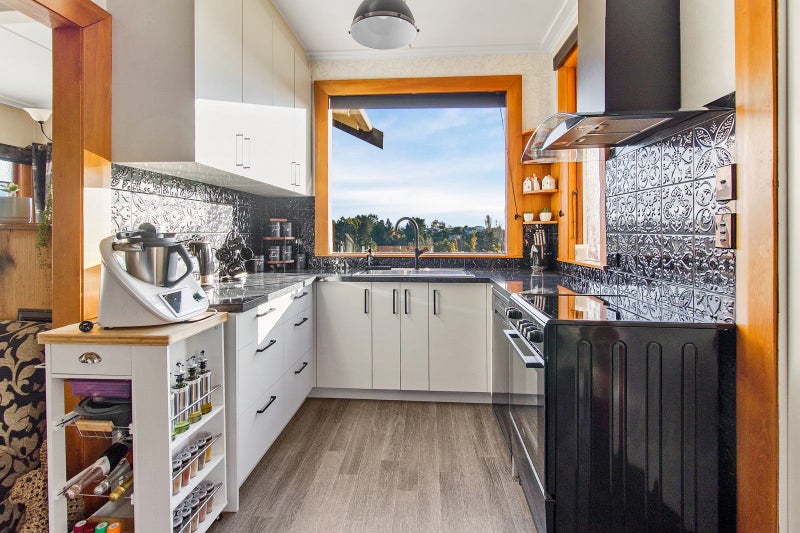 6 Kitchener Square, Highfield, Timaru - Carousel 2