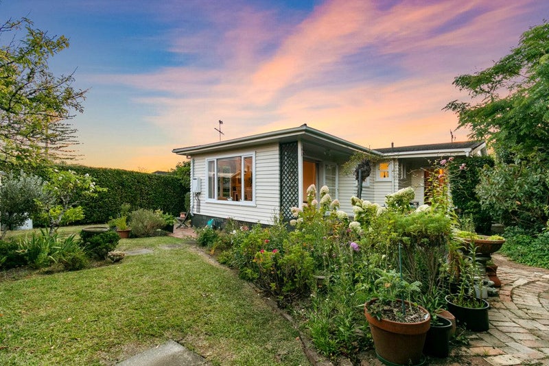 63 Forrest Hill Road, Milford, Auckland - Carousel 1