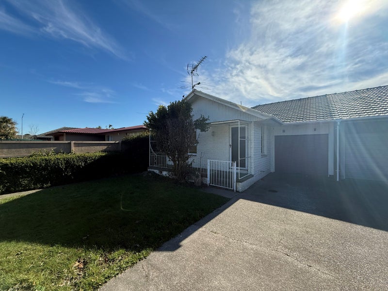 2/320 Memorial Avenue, Burnside, Christchurch - Carousel 1