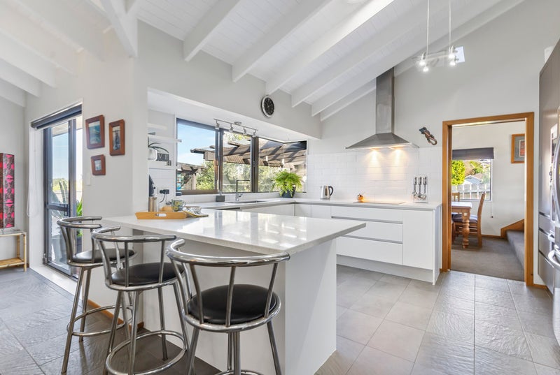 33 Channing Crescent, Botany Downs, Auckland - Carousel 2