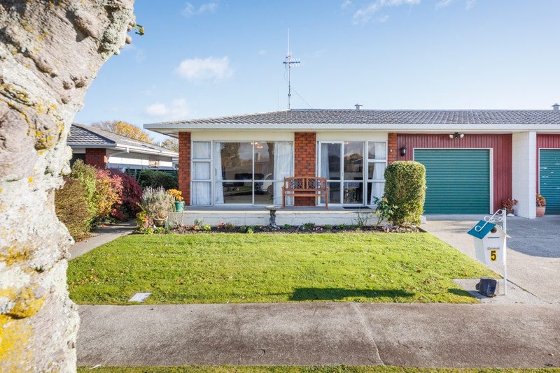 5 Hollows Crescent, Takaro, Palmerston North - Carousel 1