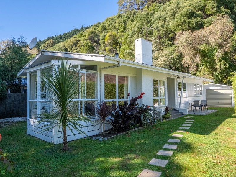 24 Hanby Park, Maitai, Nelson - Carousel 1