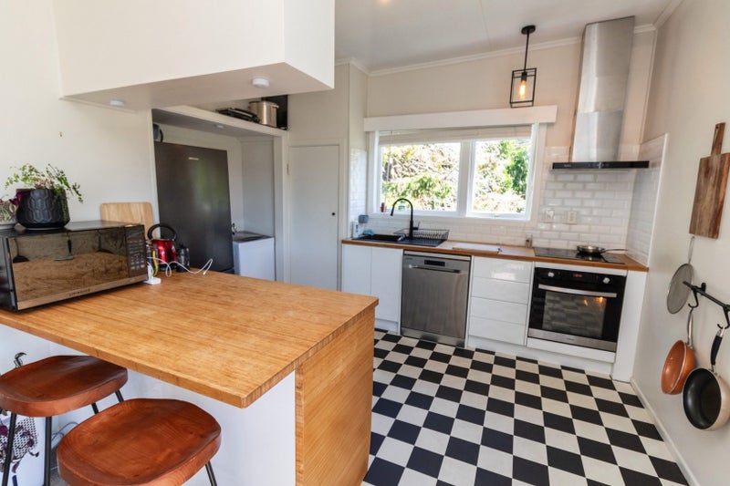 11 Waiapu Road, Kelburn, Wellington - Carousel 2