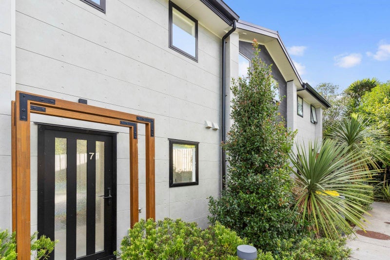 7/102 Millbrook Road, Sunnyvale, Auckland - Carousel 1