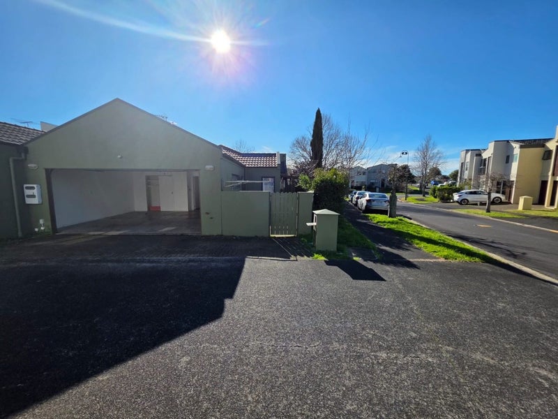 3 Puma Drive, Golflands, Auckland - Carousel 1