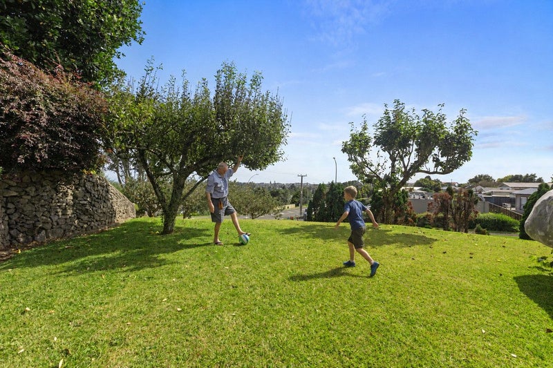 2 Townhead Crescent, Bethlehem, Tauranga - Carousel 2