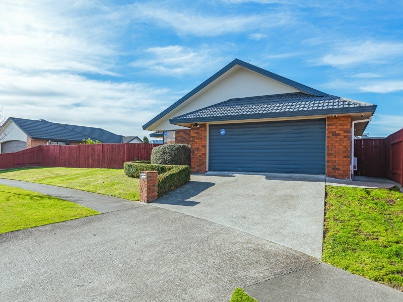 8 Sorrento Place, Kelvin Grove, Palmerston North - Carousel 1