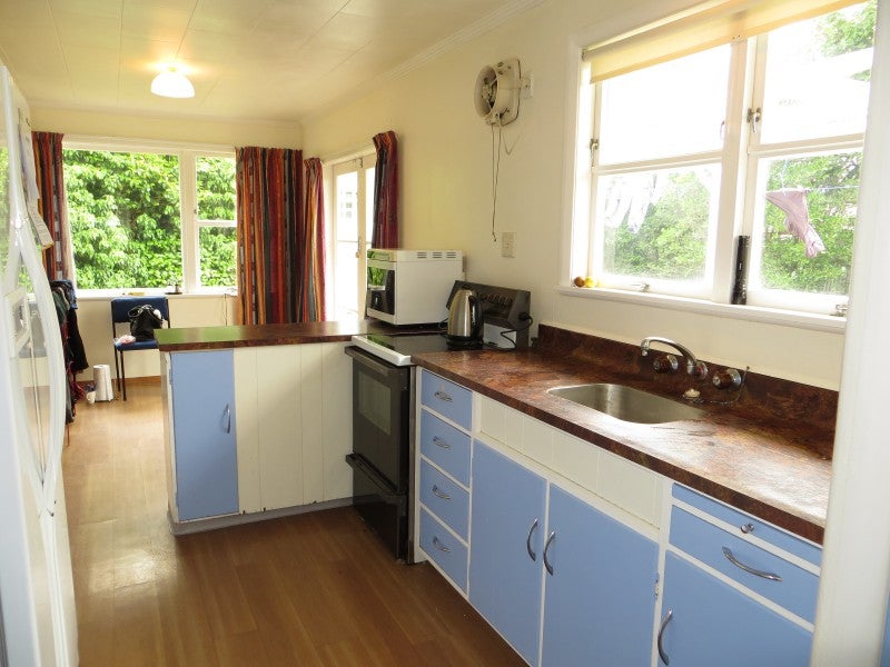 15 Edwards Place, Terrace End, Palmerston North - Carousel 2