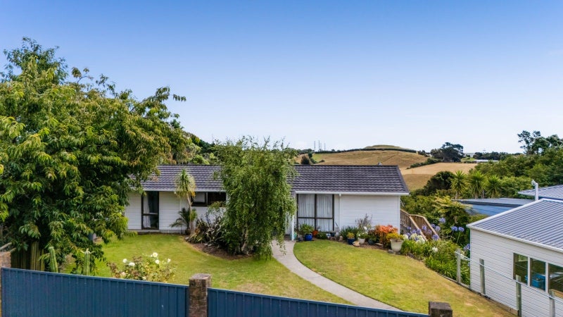 17A St Ives Grove, Whalers Gate, New Plymouth - Carousel 1