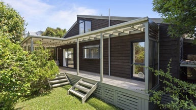 2/235 Glenfield Road, Hillcrest, Auckland - Carousel 1