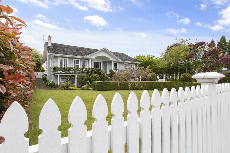 1046 River Road, Queenwood, Hamilton - Carousel 2