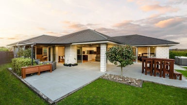 197 Cumberland Drive, Flagstaff, Hamilton - Carousel 1