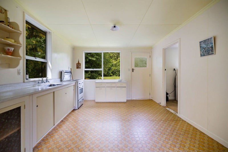 17 Whitechapel Road, Arrow Junction, Queenstown - Carousel 17