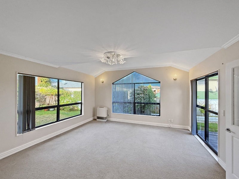 10 Cabbage Tree Grove, Woodridge, Wellington - Carousel 2