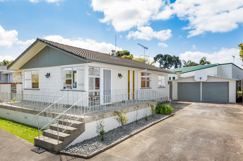9 Salamanca Road, Sunnynook, Auckland - Carousel 1