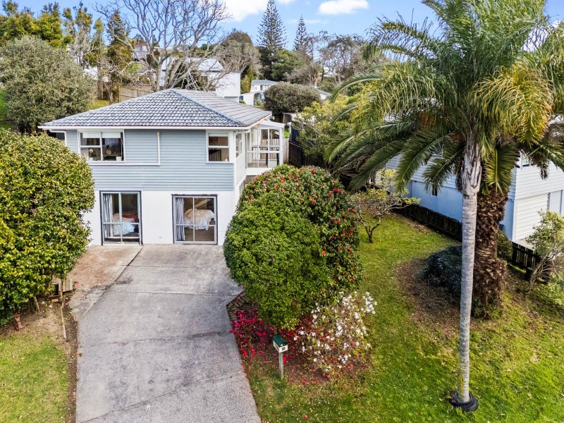 32 Normanton Street, Glenfield, Auckland - Carousel 1