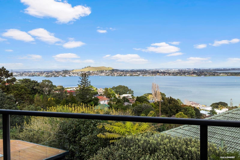 2 Viking Avenue, Hillsborough, Auckland - Carousel 1