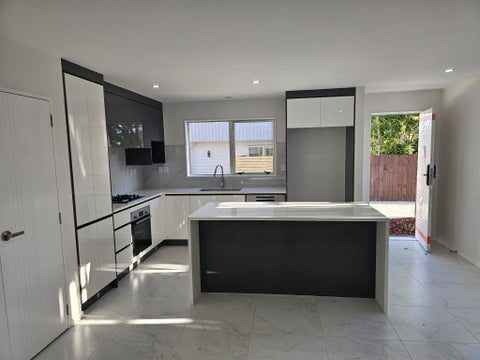 12D Minaret Drive, Bucklands Beach, Auckland - Carousel 2