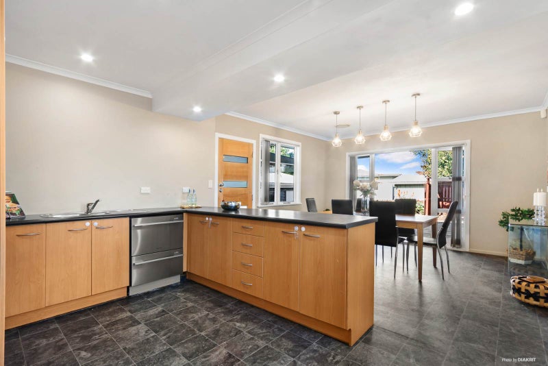73 Glen Marine Parade, Glendene, Auckland - Carousel 2