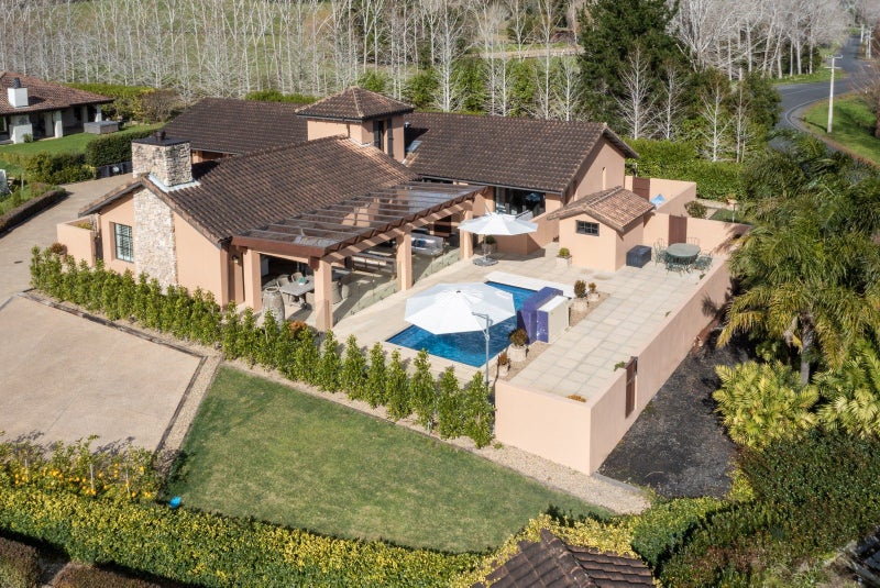 38 Brownhill Road, Manurewa - Carousel 1