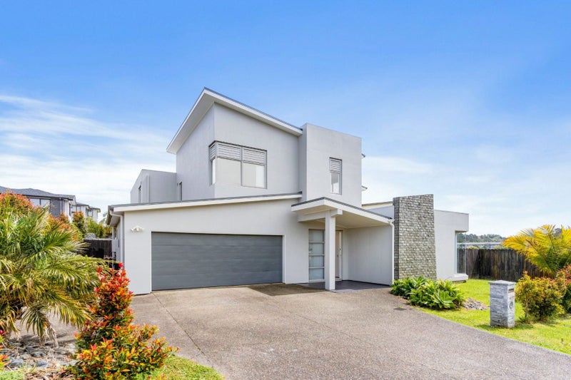 33 Medallion Drive, Oteha, Auckland - Carousel 2