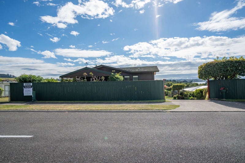 1 Scenic Heights, Acacia Bay, Taupō - Carousel 21