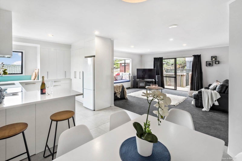 2/6 Antrim Grove, Bayview, Auckland - Carousel 2