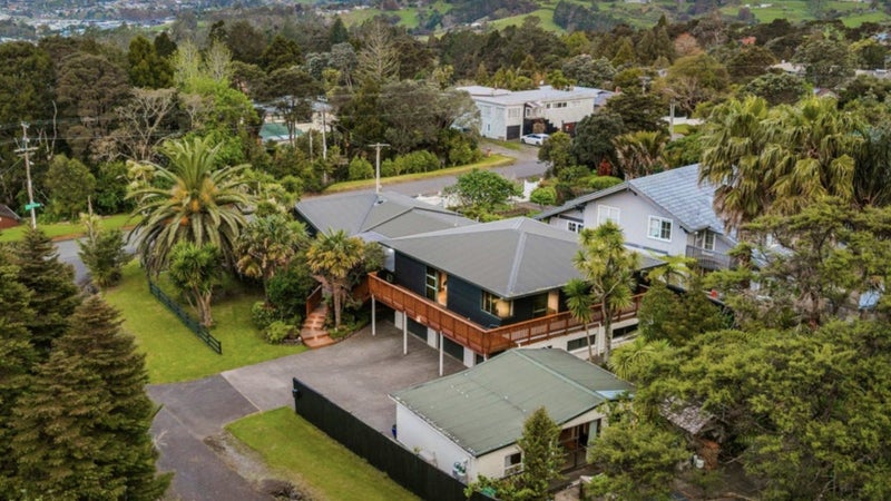 18 Awhiorangi Promenade, Swanson, Auckland - Carousel 1