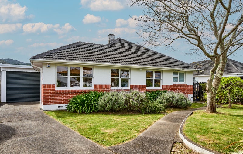 8 Courtenay Road, Heretaunga, Upper Hutt - Carousel 1