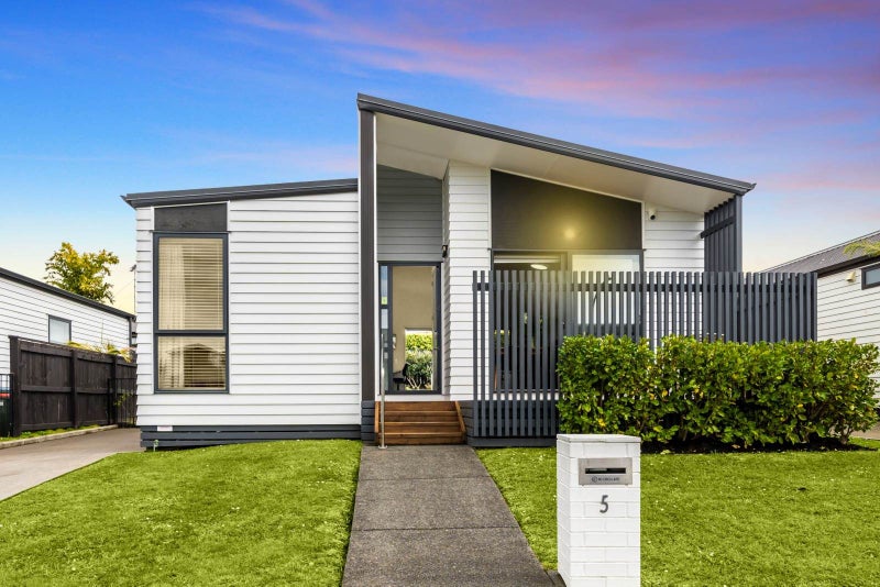 5 Skippy Patuwai Lane, Glen Innes, Auckland - Carousel 1