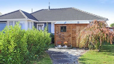 902 Grove Road, Mayfair, Hastings - Carousel 1