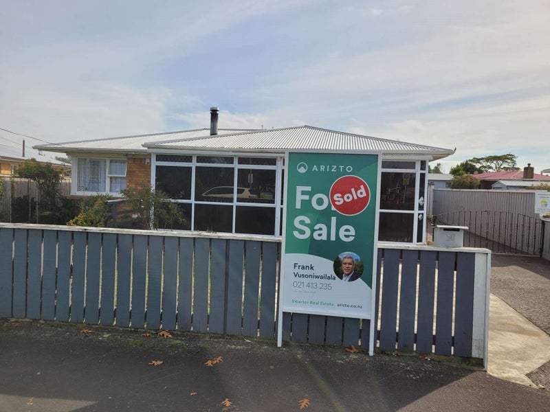 50 Collins Road, Melville, Hamilton - Carousel 1