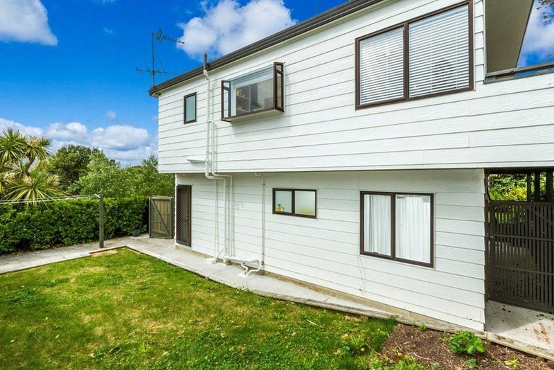 2/6 Evan Street, Belmont, Auckland - Carousel 1