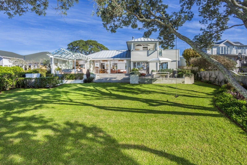 24 Hamana Street, Narrow Neck, Auckland - Carousel 2