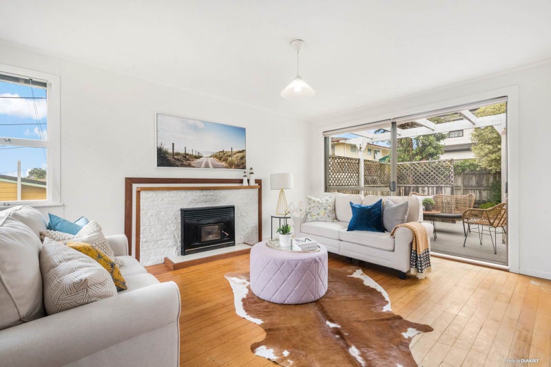 1/715 East Coast Road, Browns Bay, Auckland - Carousel 2