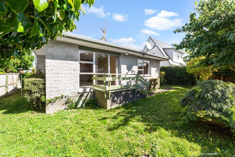 8B Cargill Street, Karori, Wellington - Carousel 2