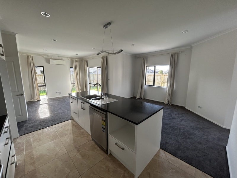 2 Capricorn Place, Rototuna North, Hamilton - Carousel 2